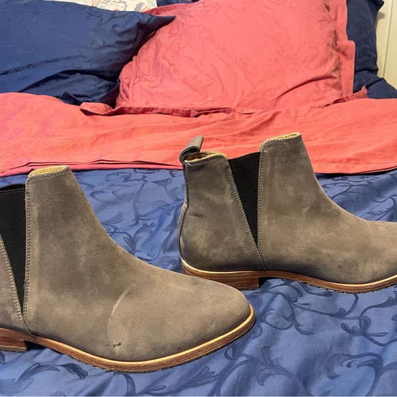 Nisolo everyday Chelsea boot. Gray, size 8 - Picture 3 of 6